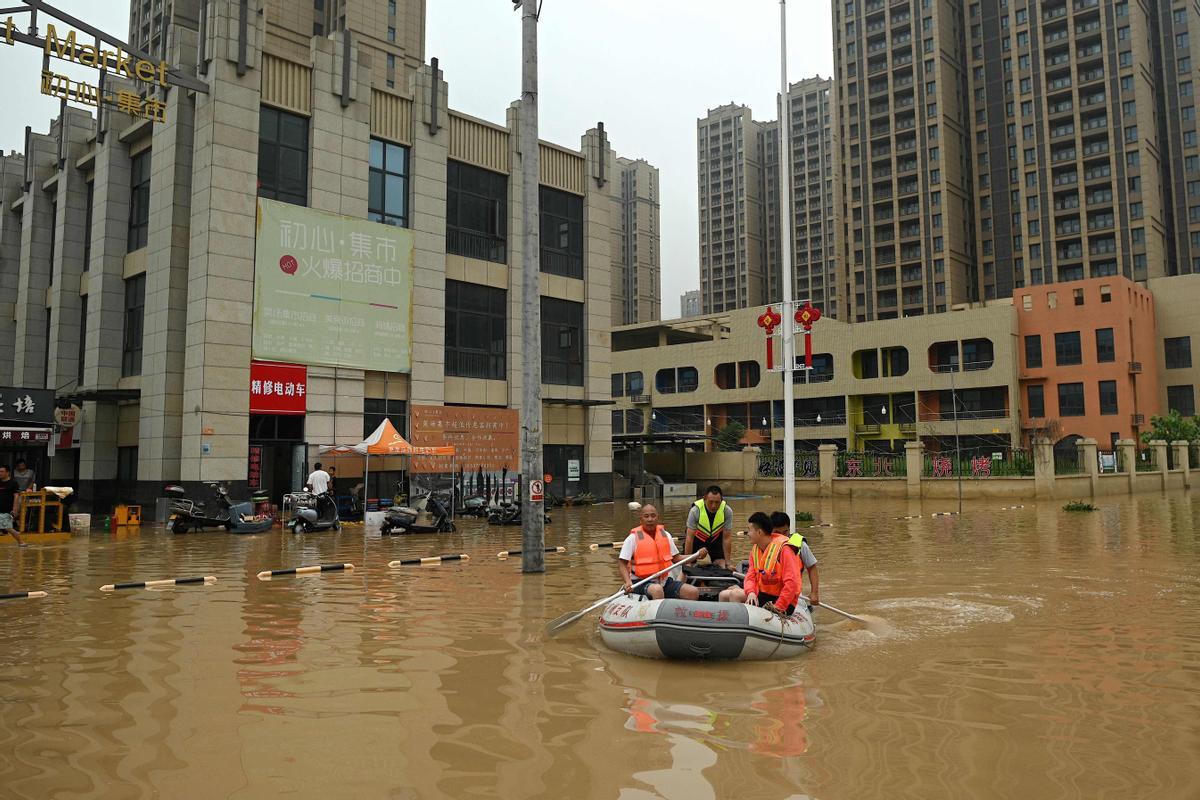Les intenses precipitacions deixen cinc morts i més de 50.000 evacuats a la Xina