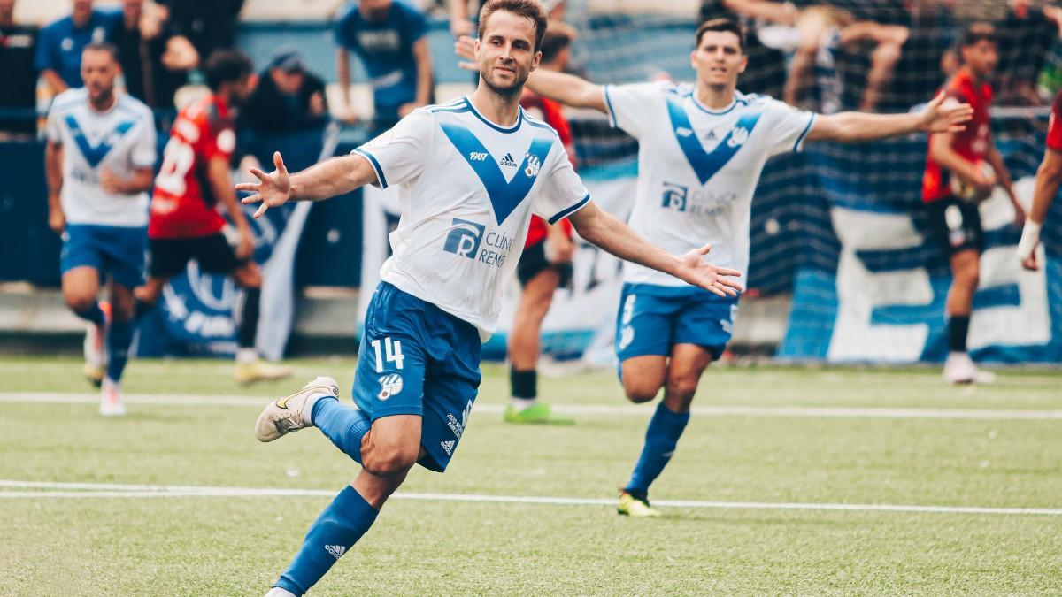 Àlex Pla celebra un gol