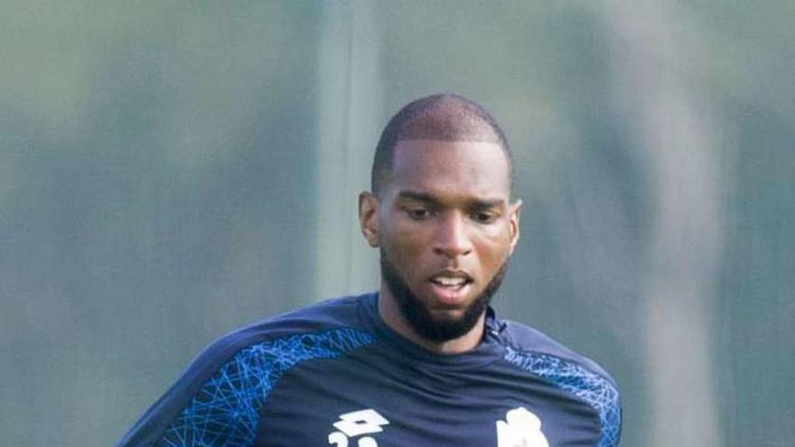 Ryan Babel, ayer en la ciudad deportiva de Abegondo.