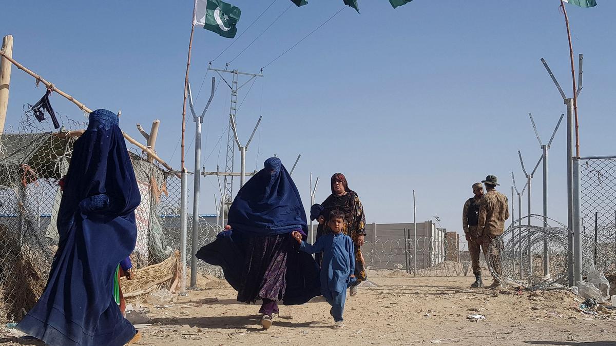 Frontera de Afganistán con Pakistán después de que los talibanes tomaran el control del país
