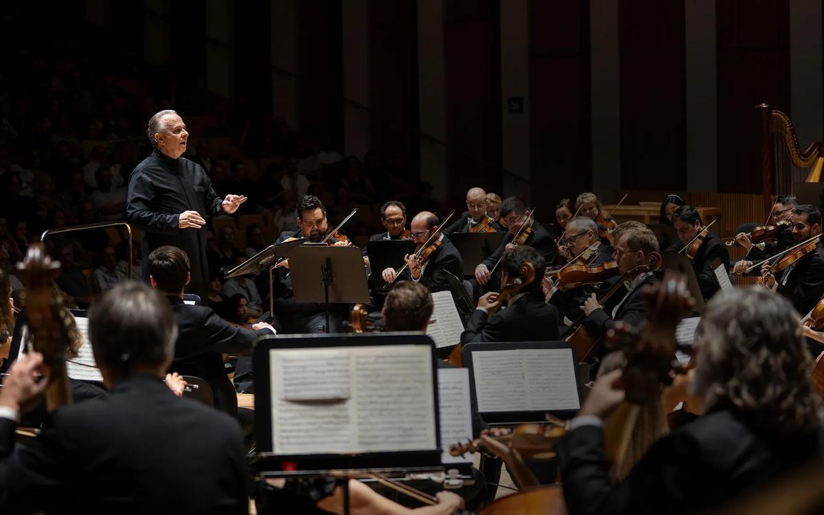 Sir Mark Elder torna a situar-se al capdavant de l'Orquestra de la Comunitat Valenciana per a oferir una estrena a Castelló.