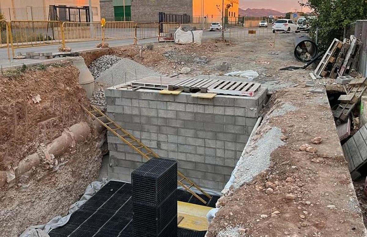 Las obras en el polígono de la futura área agroalimentaria han incluido la construcción de un tanque de tormentas para minimizar las inundaciones en la zona este de la ciudad.