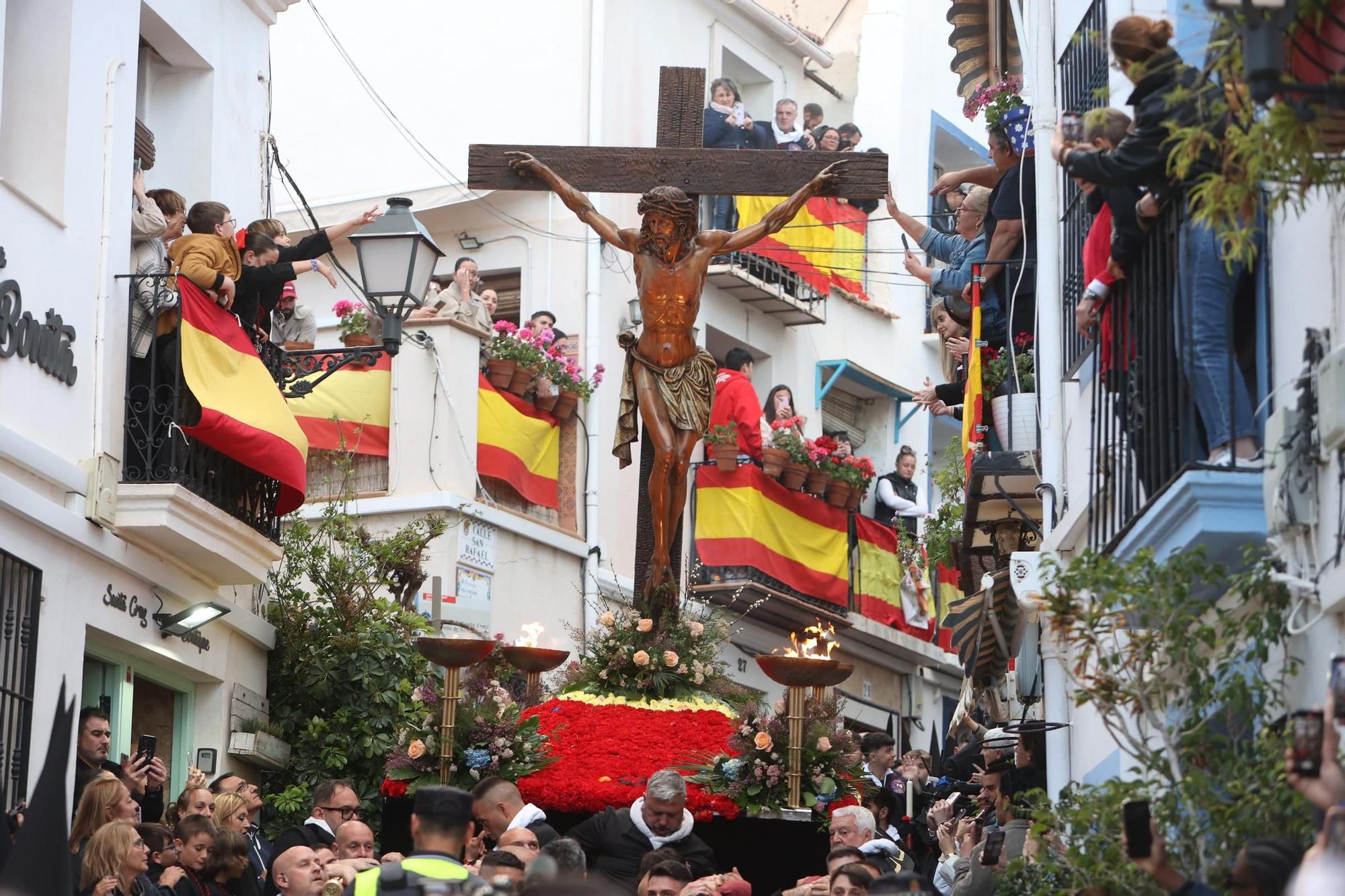 La Hermandad Penitencial de Santa Cruz se luce en el Miércoles Santo de Alicante