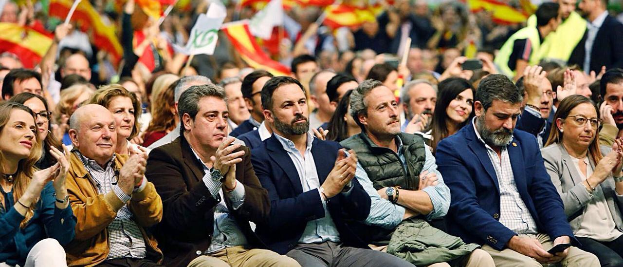 Santiago Abascal, al centro de la imagen, en el multitudinario mitin de Feria València en 2019. | M.Á.MONTESINOS