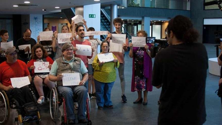 Actores da &#039;sitcom&#039; &#039;Na vida pública&#039;, durante a rodaxe.