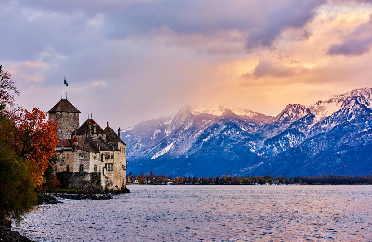 El castillo de Chillon sobre el lago de Ginebra