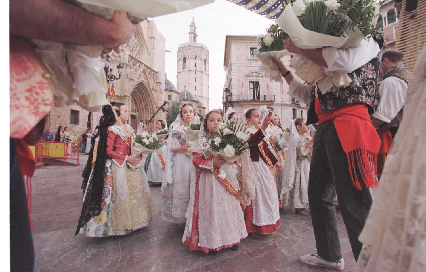 Ofrendas de las Fallas de fin de siglo. Si tienes 20-30 años, quizá estás aquí