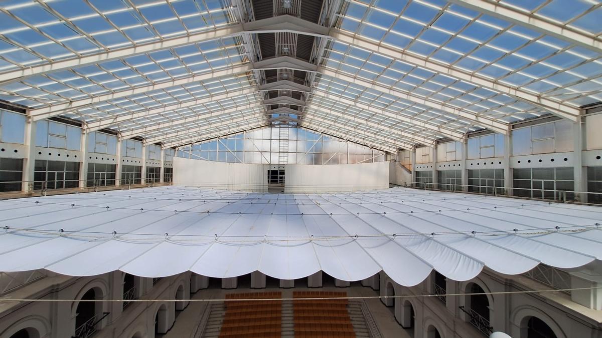 La cubierta acristalada de La Mercè es una de las instalaciones que han sido objeto de actuación.