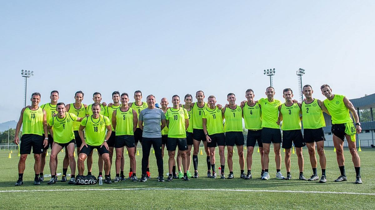 El conjunto de árbitros españoles, durante su pretemporada.