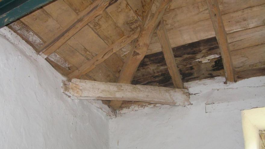 Vecinos de Coomonte urgen el arreglo del tejado de la ermita de San Marcos