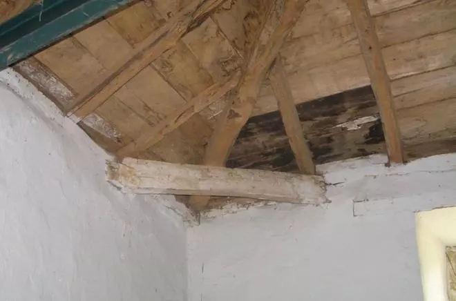 Vecinos de Coomonte urgen el arreglo del tejado de la ermita de San Marcos