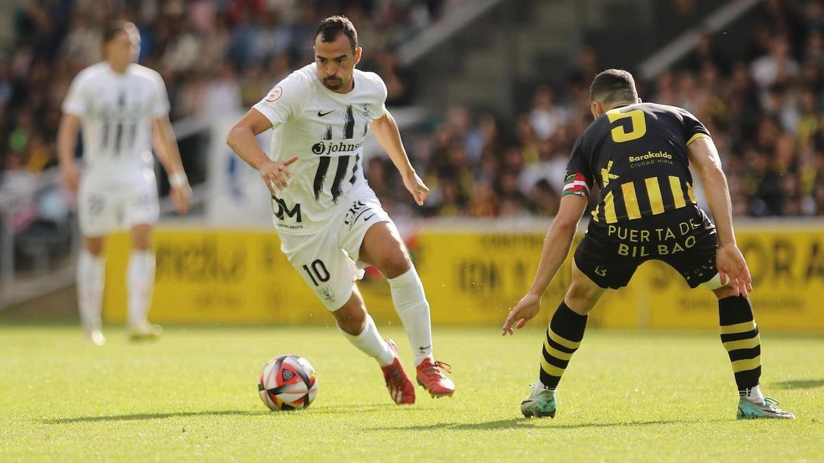 El exherculano Miguel de las Cuevas, en uno de sus últimos partidos con el Orihuela CF.