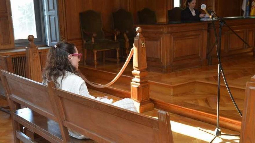 La acusada durante el juicio celebrado ayer en la Audiencia. // G. S.