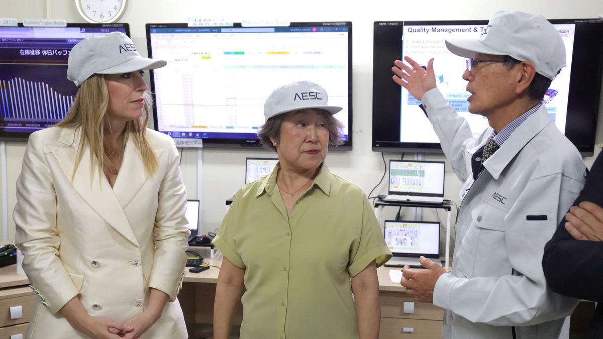 Guardiola visita en Japón una gigafactoría de AESC