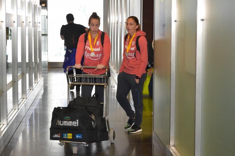 Llegada del Rocasa Remudas de balonmano, subcampeón de la copa Challenge de la EHF. Fotógrafo: ANDRES CRUZ  | 15/05/2018 | Fotógrafo: Andrés Cruz