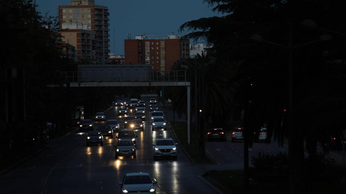La Avenida del Cid en pleno apagón el pasado lunes.