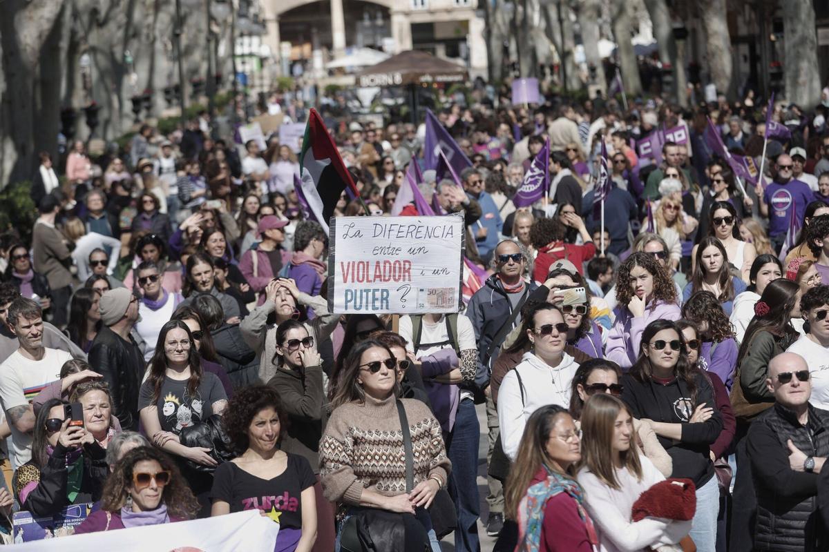 FOTOS | 2.000 personas en la manifestación del 8M en Mallorca