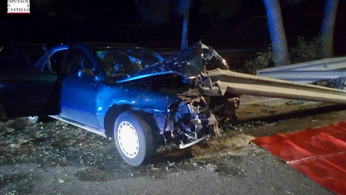 Imagen del coche accidentado en Alcalà de Xivert.