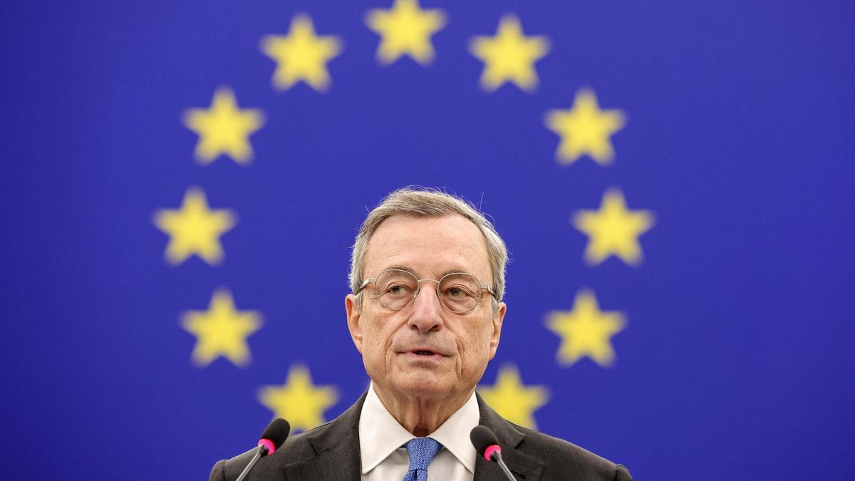 El expresidente del Banco Central Europeo y ex primer ministro de Italia, Mario Draghi, durante su intervención este martes en el Parlamento Europeo en Estrasburgo.