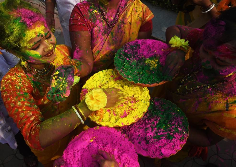 La India da la bievenida a la primavera con el tradicional festival Holi