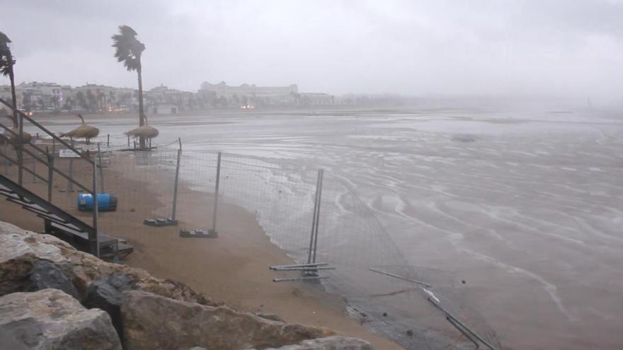 El mar se traga la playa del Cabanyal por el temporal