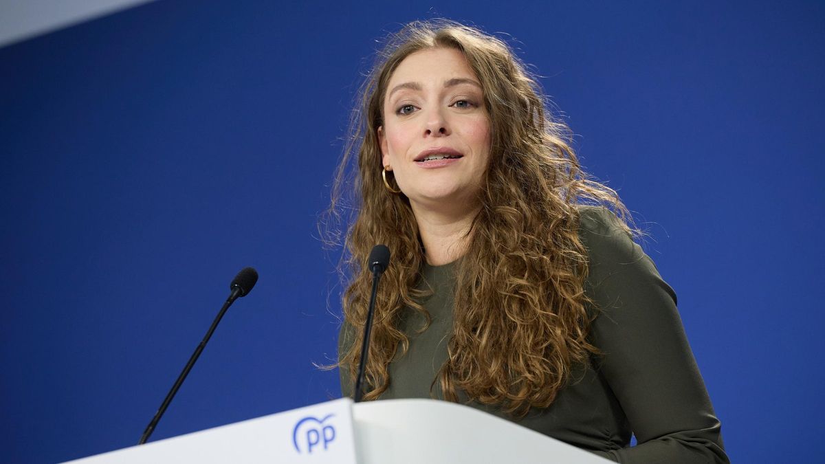Archivo - La vicesecretaria de Sanidad y Educación del PP, Ester Muñoz, durante una rueda de prensa. Imagen de archivo