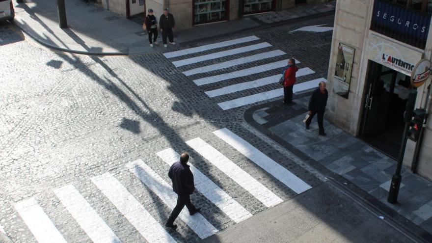 Pasos de peatones acabados de pintar en la plaza de España