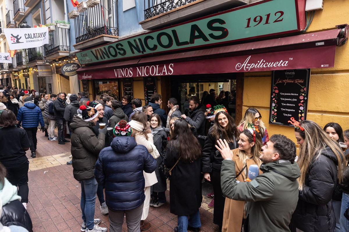 En imágenes | Gran ambiente en el Tubo en el último vermú del año 2024