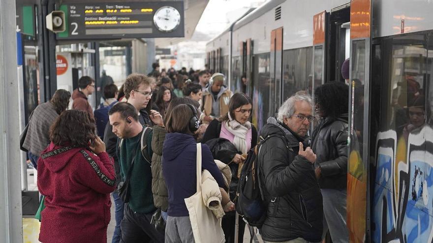 Els economistes alerten que Rodalies perjudica el mercat de Girona