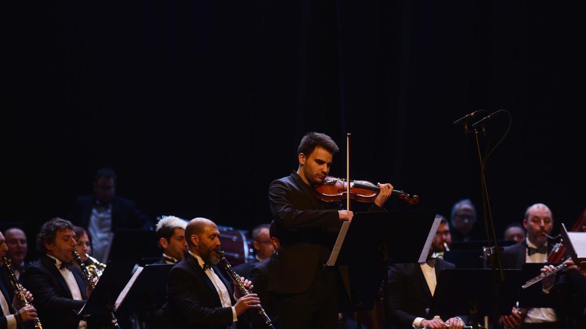 El violinista coruñés Daniel Vlashi vuelve a casa