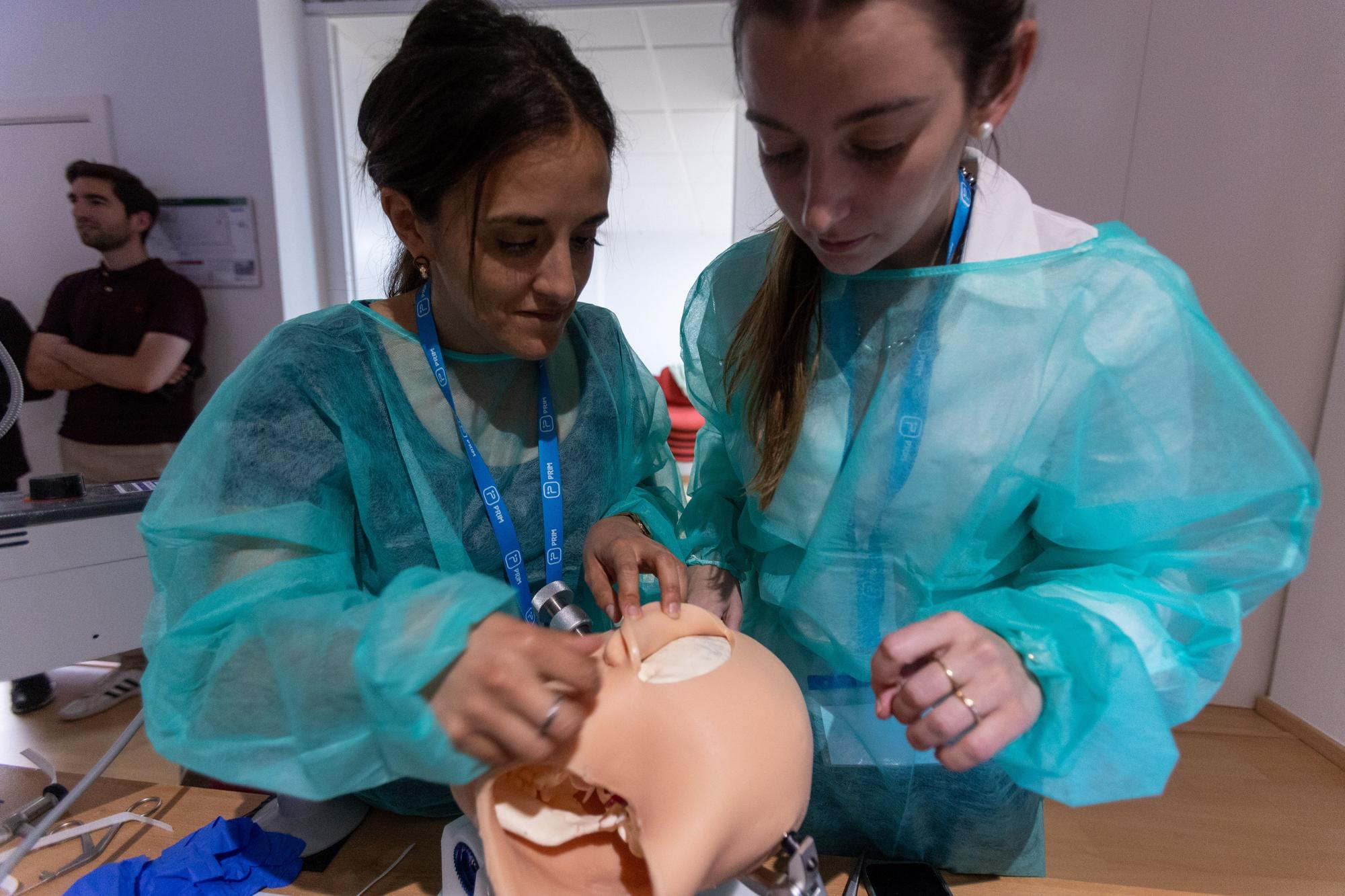 Cabezas realistas para entrenar la cirugía de tumores cerebrales en Alicante