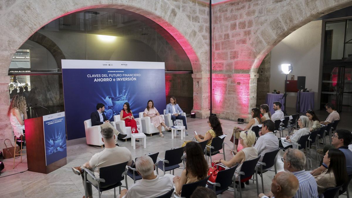 Una imagen de la jornada 'Claves del futuro financiero: ahorro e inversión'