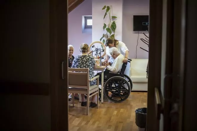 Casi 1.500 dependientes gallegos esperan para entrar en una residencia