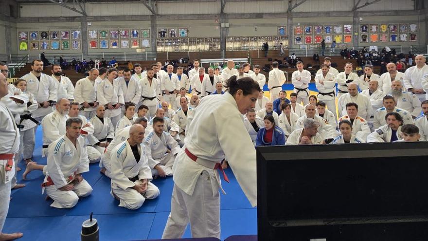 Daniela Krukower dirige una sesión en las jornadas internacionales en el Liceo La Paz.