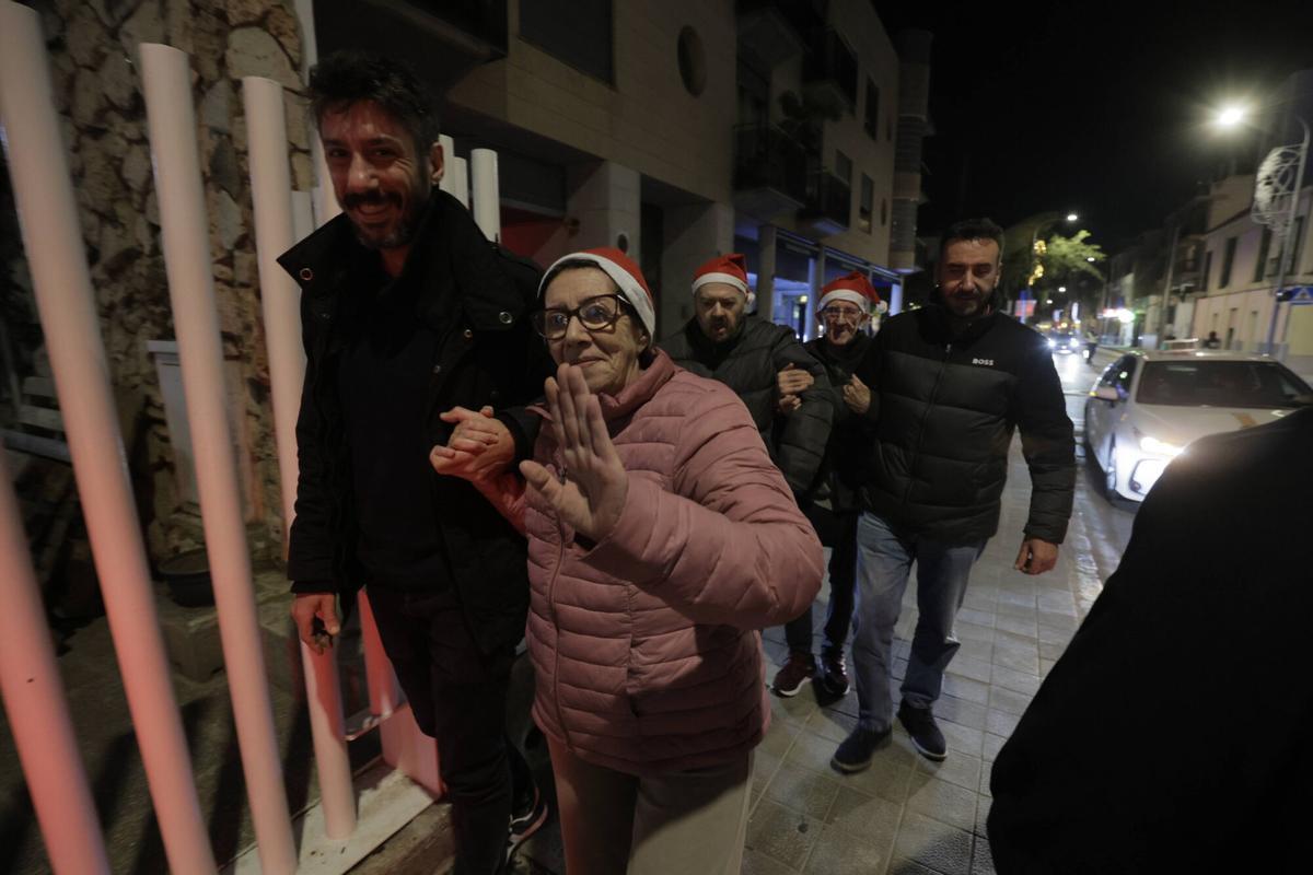 Los taxistas pasean a los mayores por Palma