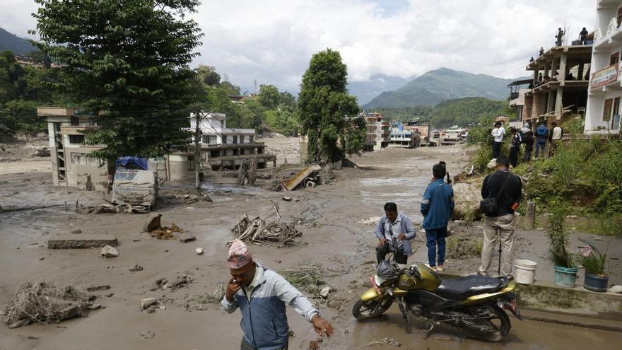 RIADA NEPAL | Devastadoras imágenes tras la letal riada en Nepal