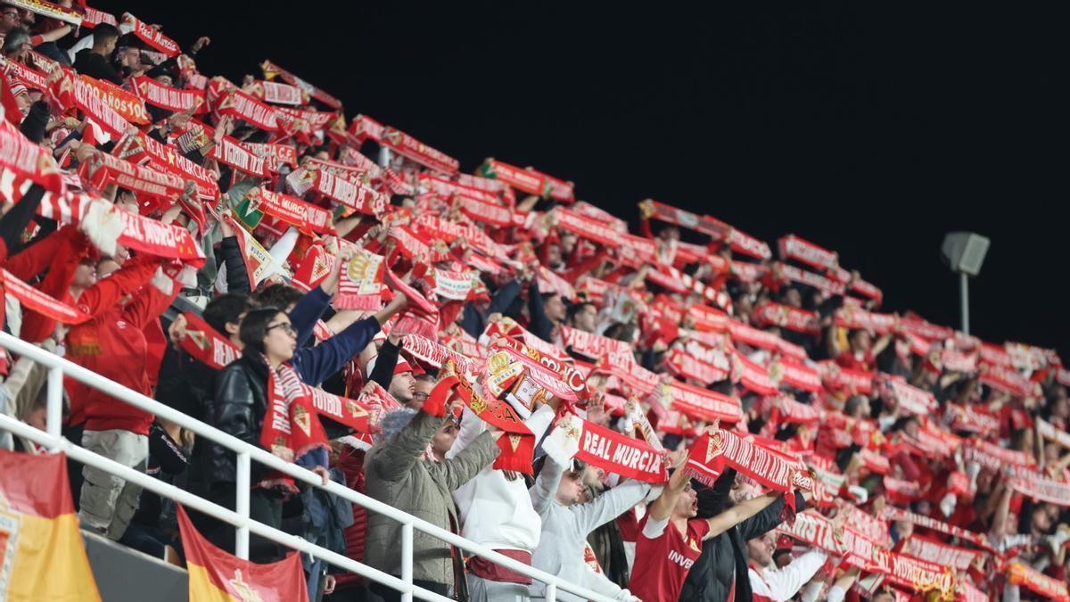 Las peñas del Real Murcia piden ‘boicotear’ el derbi