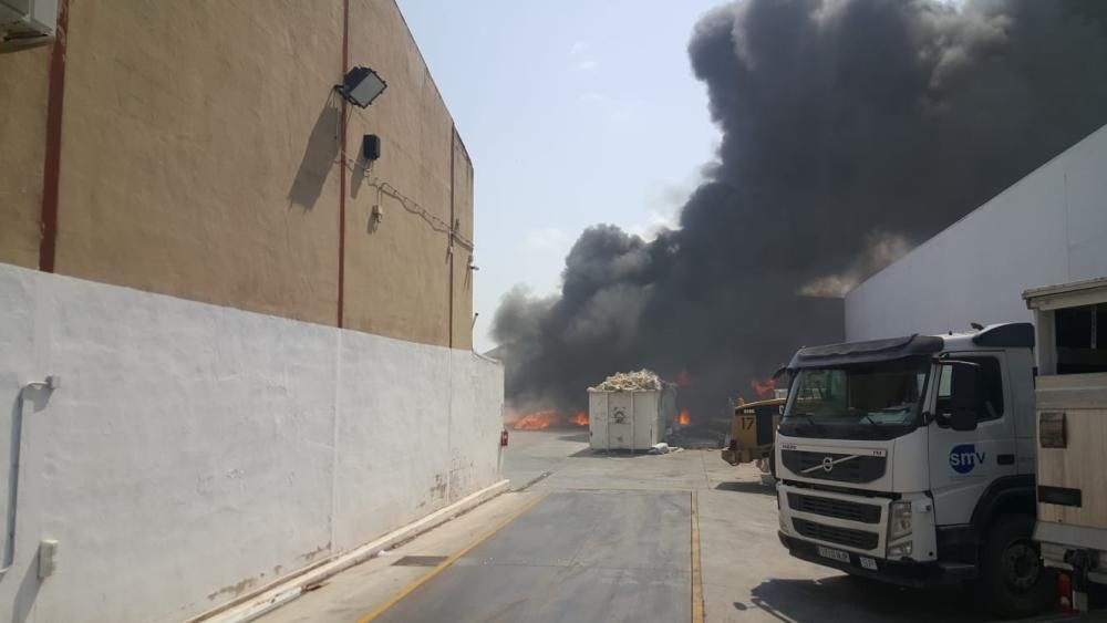 Incendio en una nave de Alboraia