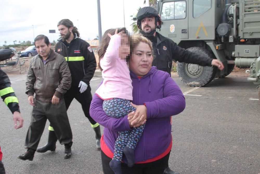 La UME monta su base en Los Alcázares para ayudar