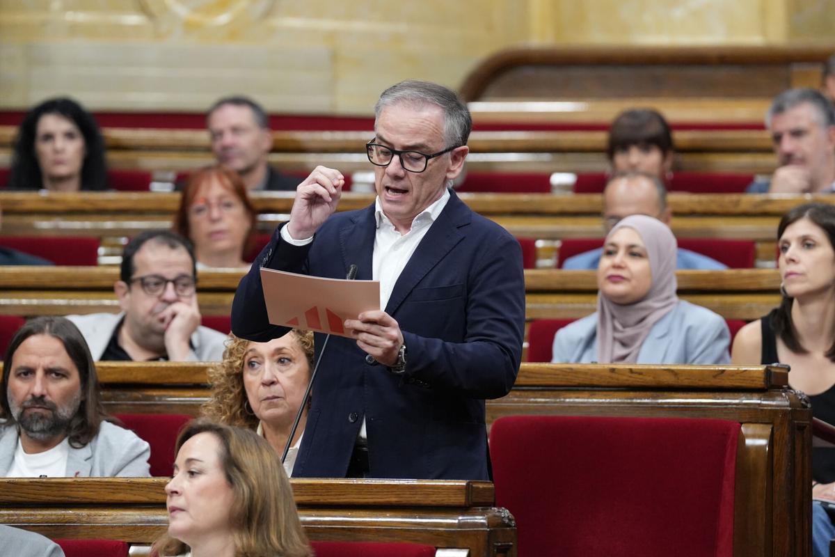 El diutado de ERC, Josep María Jové, durante una sesión plenaria, en el Parlament de Catalunya, a 22 de julio de 2026, en Barcelona, Catalunya (España). Illa comparece hoy en el Parlament para informar sobre los cambios en el Govern tras el nombramiento de Raúl Moreno como nuevo conseller de Derechos Sociales en sustitución de Mònica Martínez Bravo. La comparecencia tiene lugar en el margen que ha dejado el debate de la proposición de ley de las cámaras de comercio catalanas y del Consell General de Cambres, que se ha pospuesto porque Comuns y CUP lo han llevado al Consell de Garanties Estatutàries (CGE). 22 JULIO 2026 David Zorrakino / Europa Press 22/07/2026. Josep María Jové;David Zorrakino