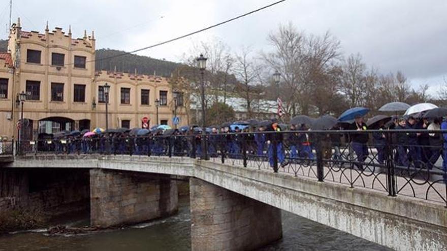 Tres despedidos de la fábrica de armas declararán por &quot;difamar el honor de Santa Bárbara&quot;