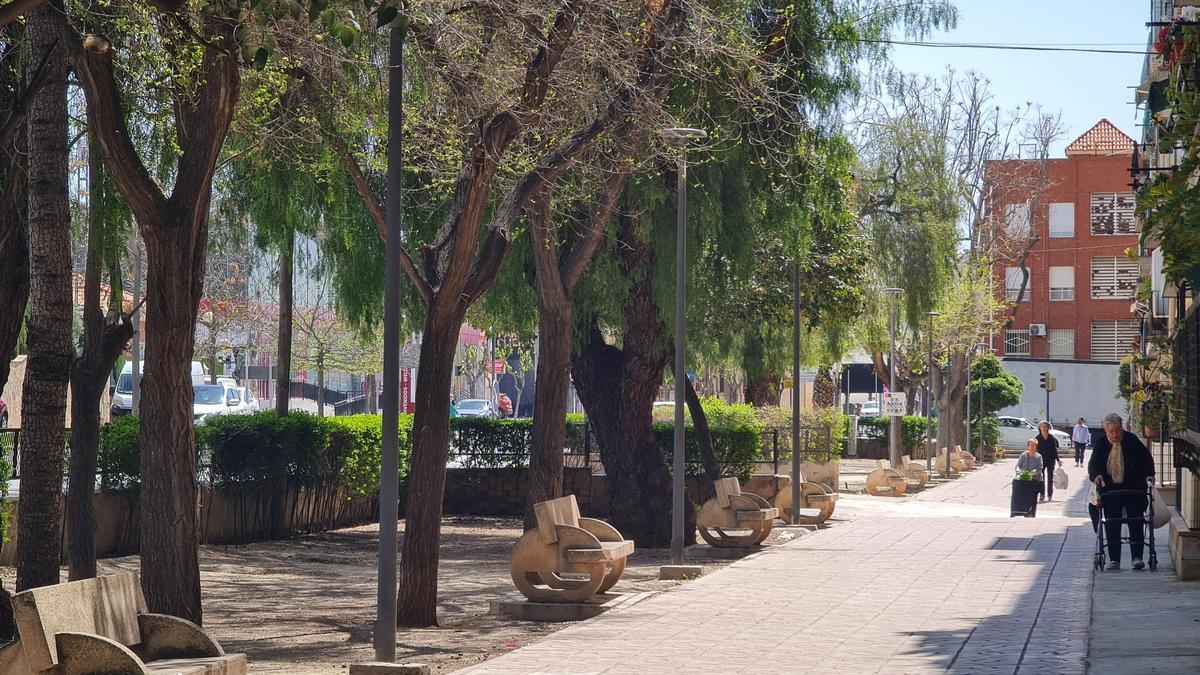 El paseo ajardinado del barrio de San Francisco de Sales