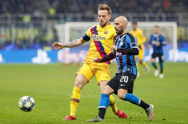 Las mejores imágenes del partido entre el Inter de Milán y el FC Barcelona del grupo F de la Champions League disputado en el estadio Giuseppe Meazza en Milán. Ivan Rakitic