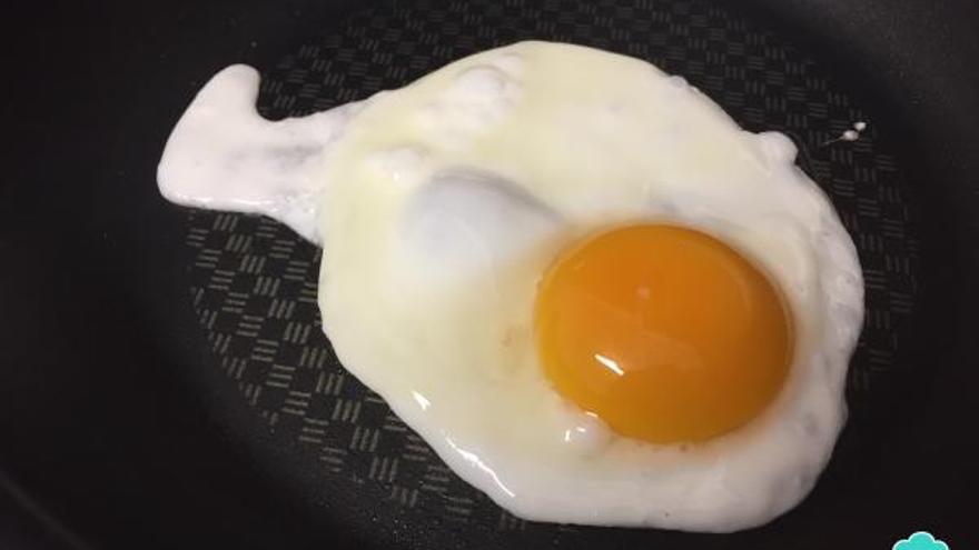 Trucos cocina saludable: Cómo hacer en menos de un minuto un huevo frito en  el microondas sin aceite