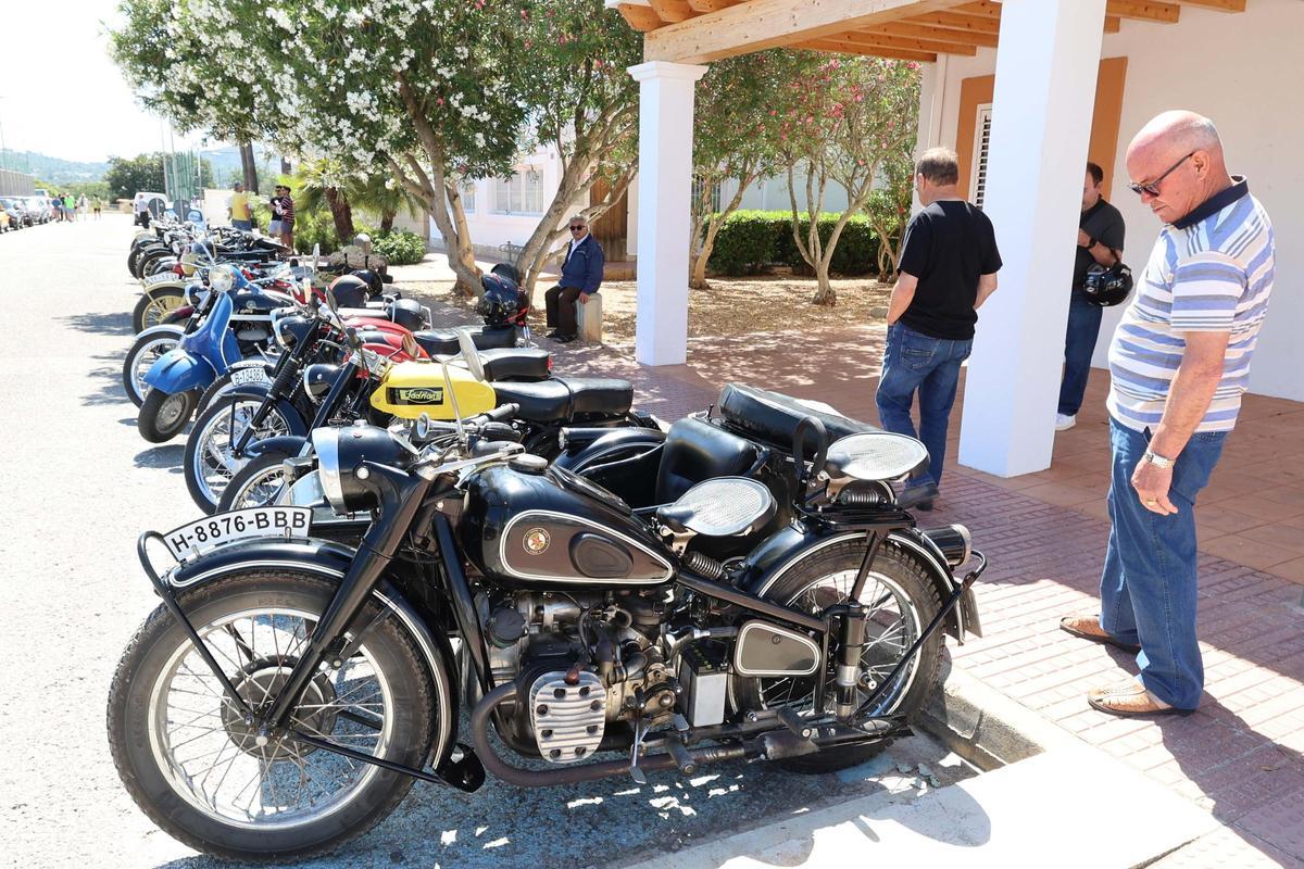 Fiestas Puig d'en Valls: coches antiguos, exposición de plantas y artesanía