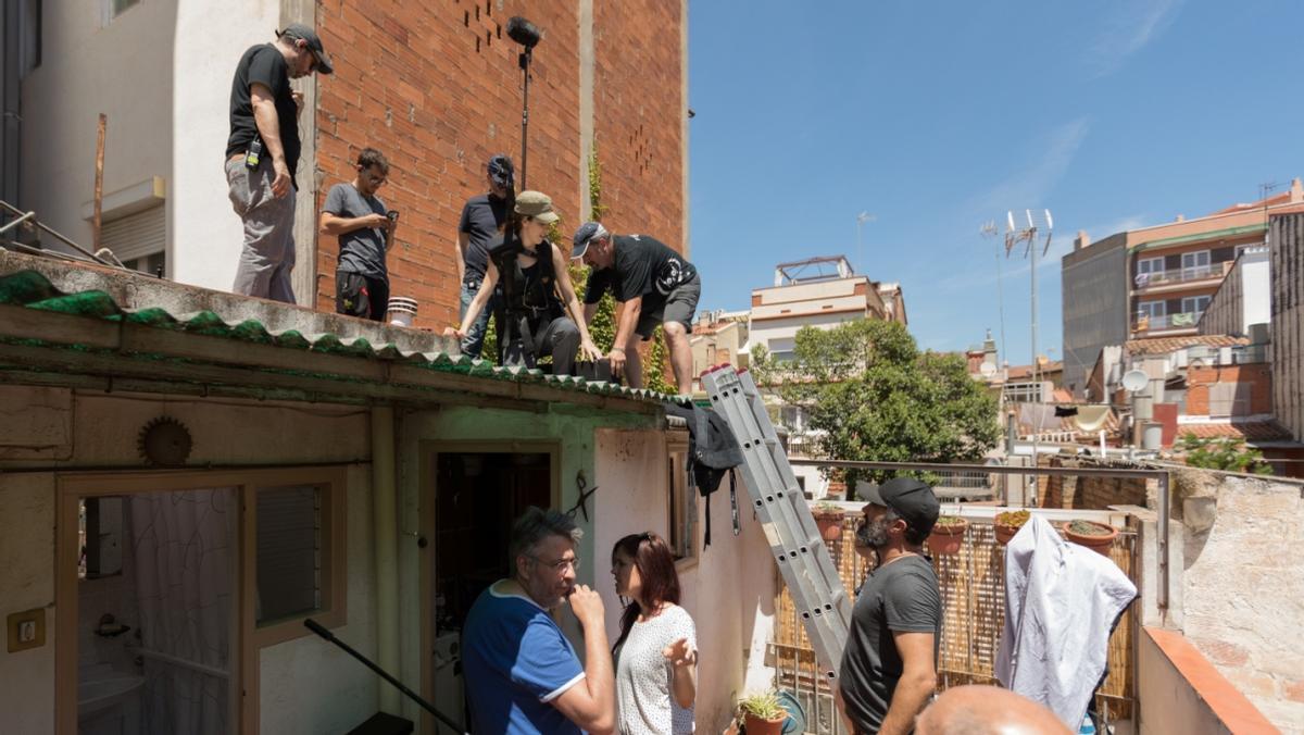 En cada hogar, el equipo provocaba una avería para que los protagonistas tuvieran que repararla.