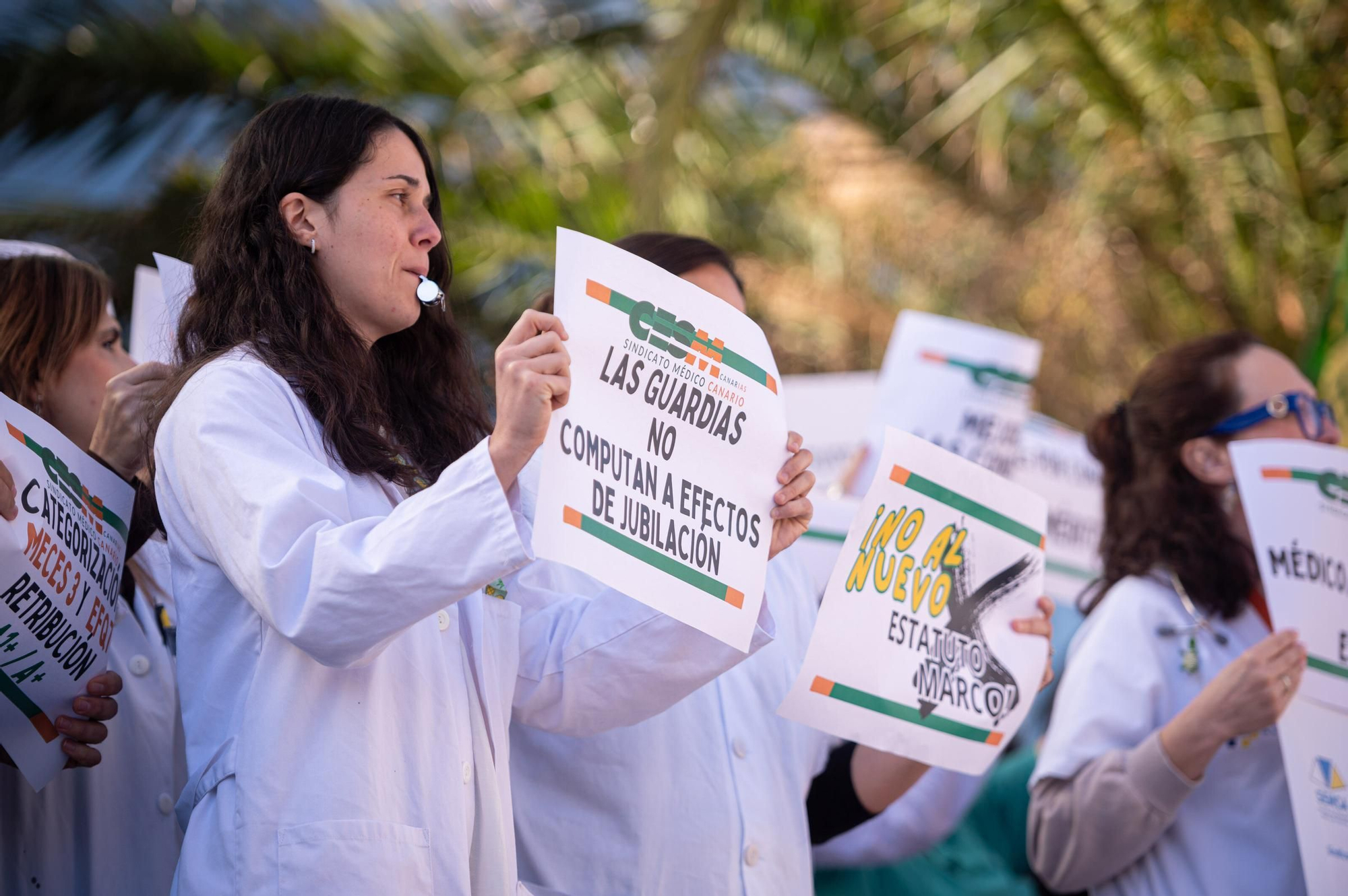 Manifestación por el cambio de condiciones de médicos por parte del Ministerio por fuera del HUC