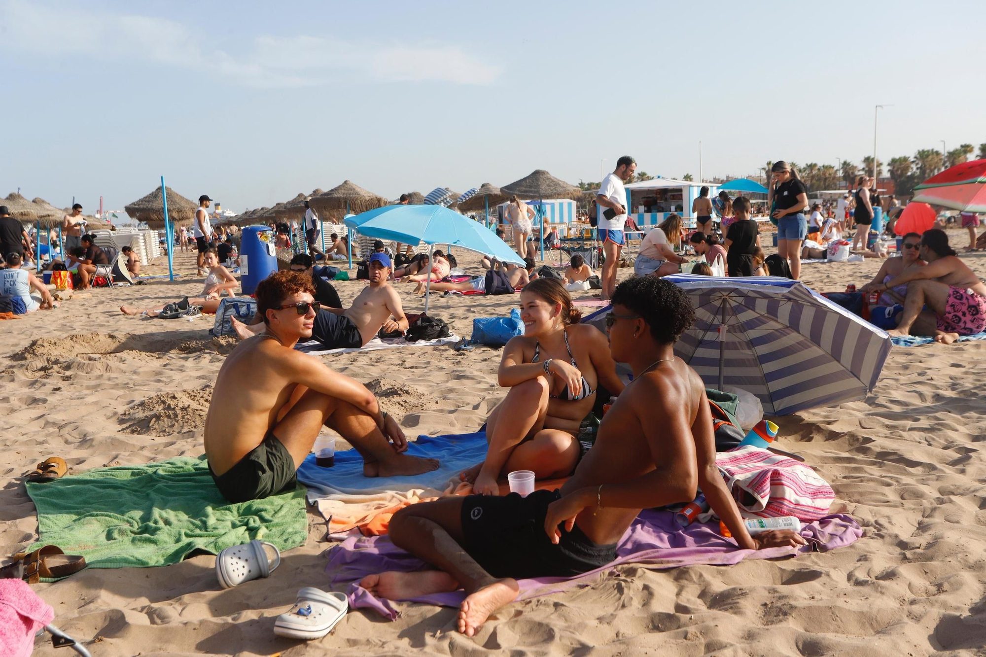 Todo listo para la noche de San Juan en las playas valencianas