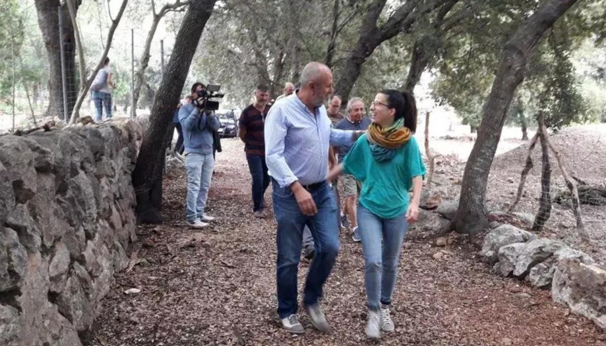 El expresident del Consell Miquel Ensenyat y la exconsellera Sandra Espeja celebran la reapertura del camino en 2017.