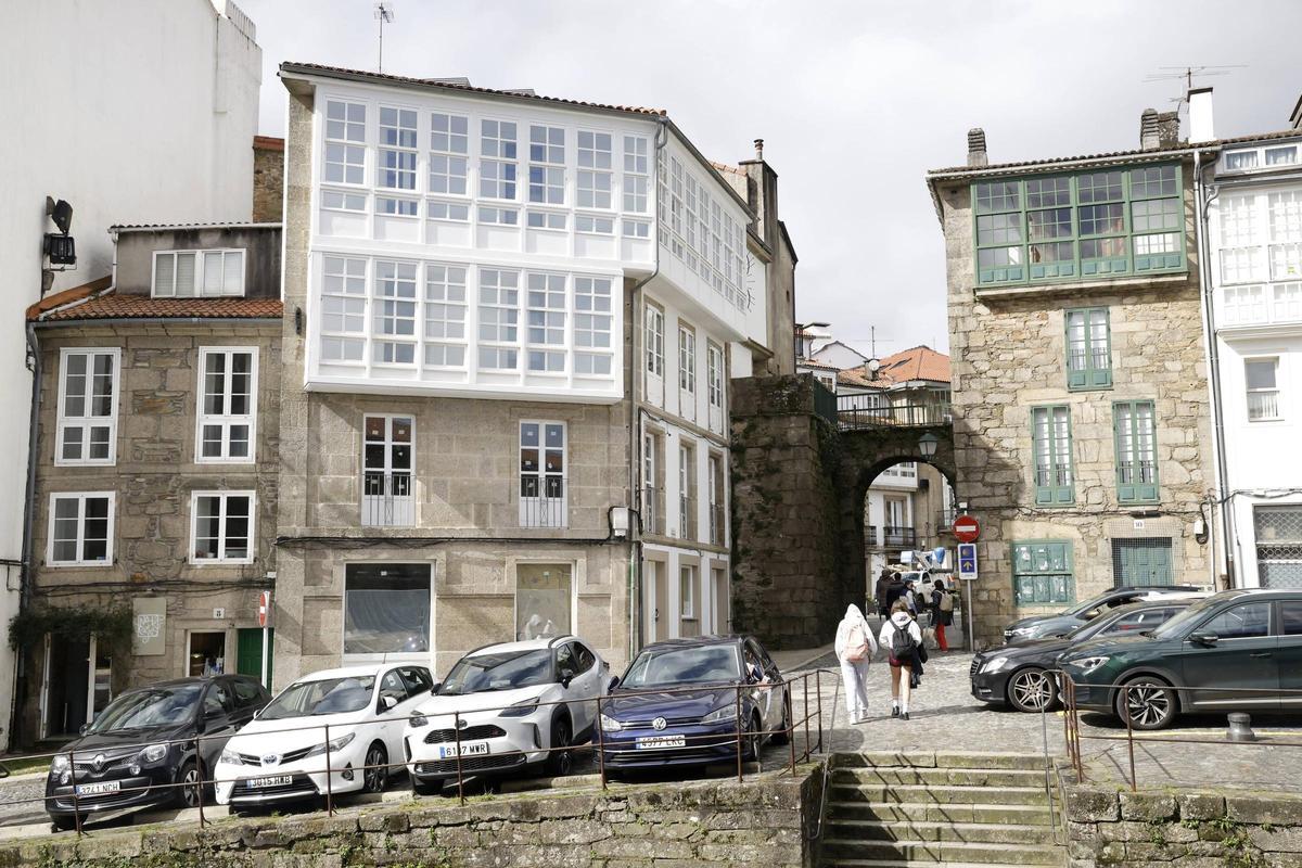 El edificio situado en el número 9 de la rúa de Mazarelos, en el casco histórico de Santiago, se transformará en un hotel con encanto.